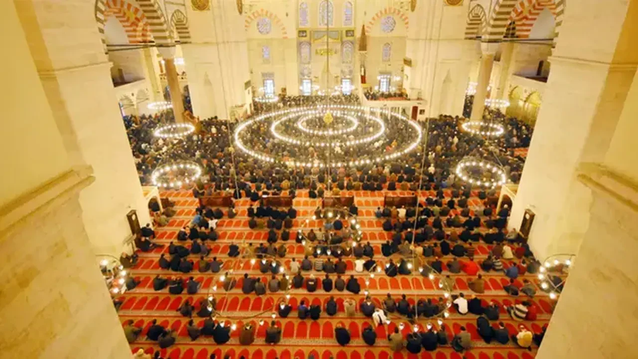 Ramazan ayının başlangıcı heyecanla bekleniyor! En uzun oruç süresi kaç saat olacak ve ilk iftar nerede açılacak 7