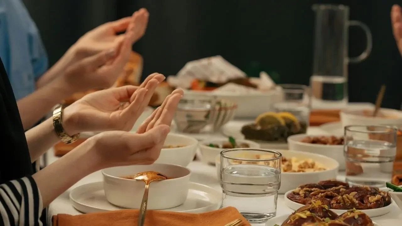 Ramazan ayının başlangıcı heyecanla bekleniyor! En uzun oruç süresi kaç saat olacak ve ilk iftar nerede açılacak 2