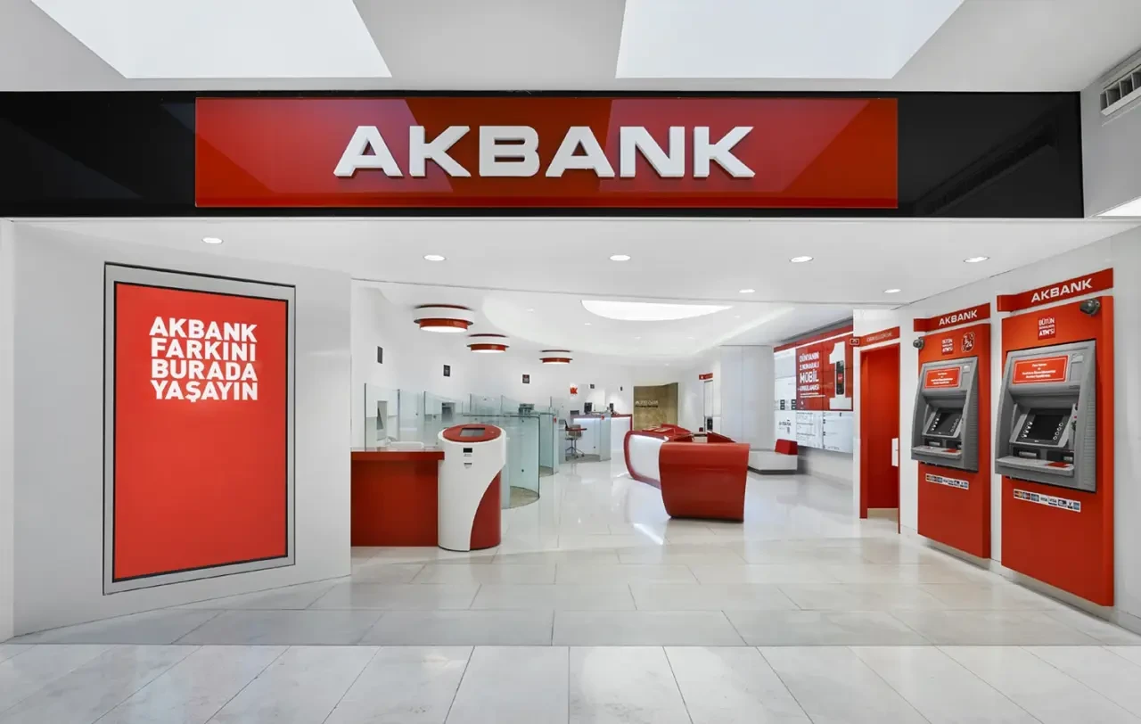 2025 Yılında Akbank Çalışma Saatleri: İşte Açılış, Kapanış ve Öğle Arası Saatleri!