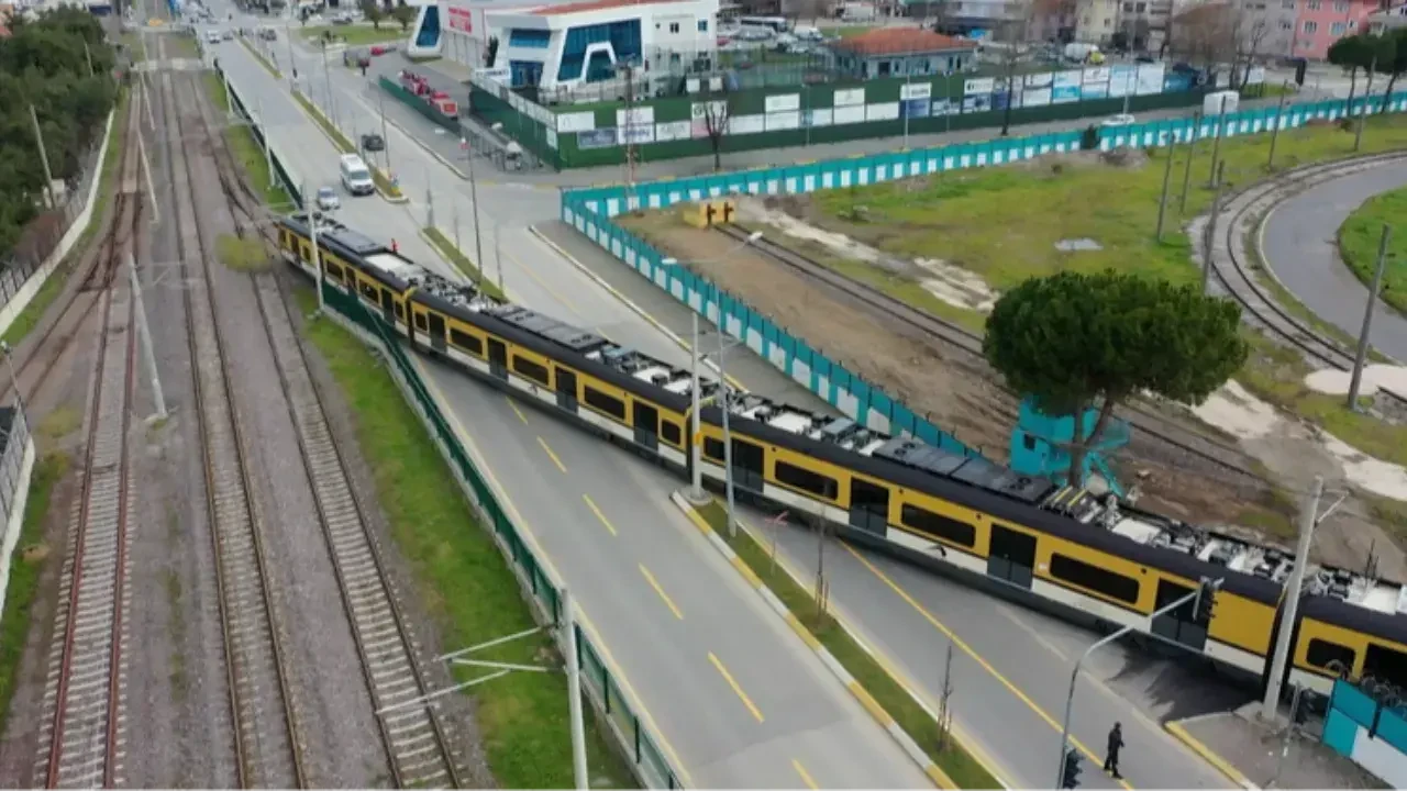 Bakan Uraloğlu'ndan Müjde! Milli Banliyö Tren Seti İlk Seferine Hazırdı