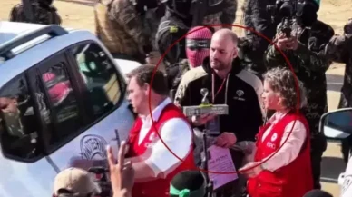 Hamas'ın serbest bıraktığı esire verdiği hediye dünyada ses getirdi