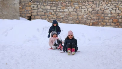 Kar yağışının etkisiyle 26 Şubat Çarşamba günü bazı il ve ilçelerde okullar tatil edildi